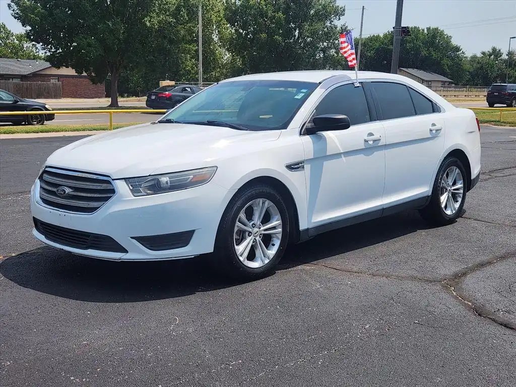2017 Ford Taurus SE FWD's photo