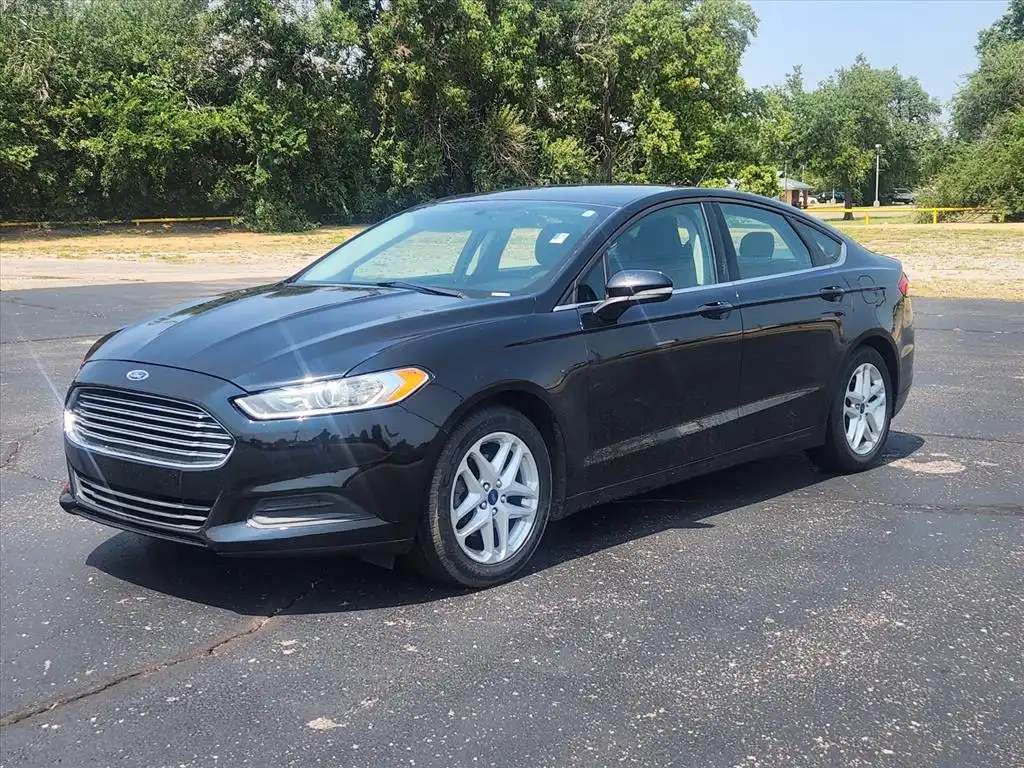 2016 Ford Fusion SE FWD's photo