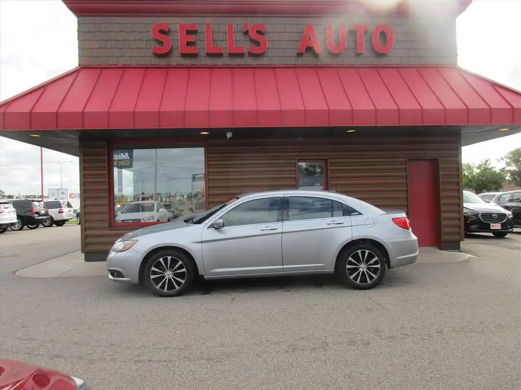 2014 Chrysler 200 Limited's photo