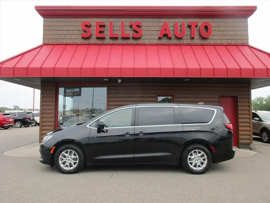 2024 Chrysler Voyager LX's photo