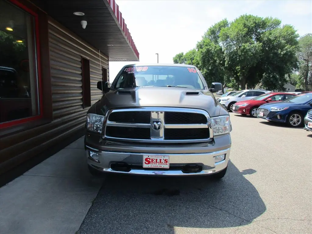 2010 RAM 1500 SLT 4x4 Crew Cab photo 3