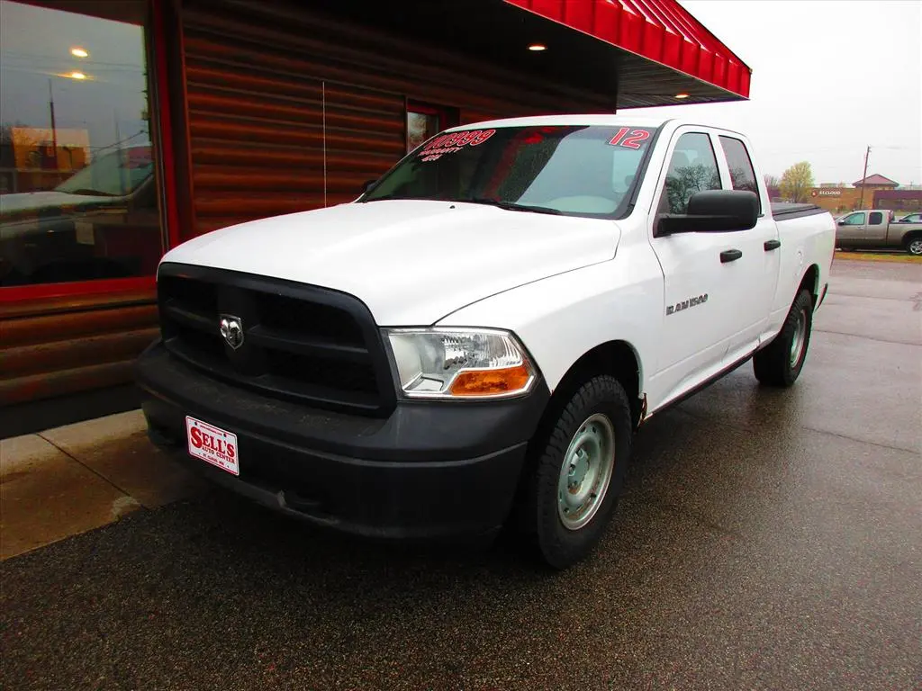 2012 RAM 1500 ST 4x4 Quad Cab photo 4