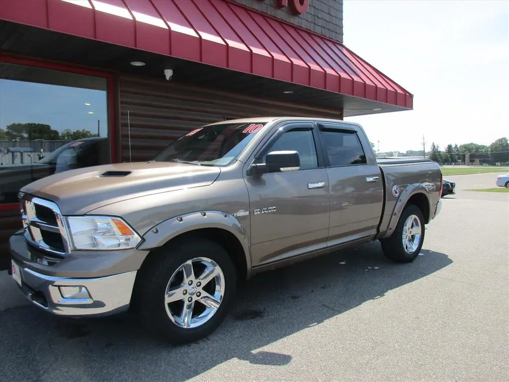 2010 RAM 1500 SLT 4x4 Crew Cab photo 4