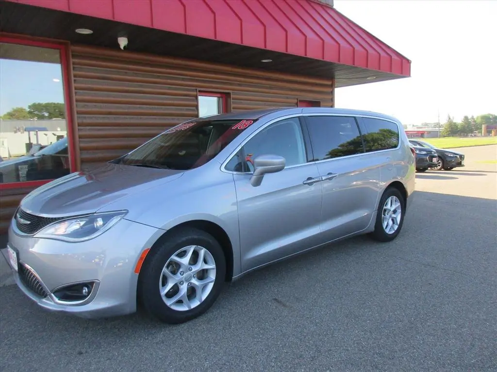 2018 Chrysler Pacifica Touring Plus photo 4