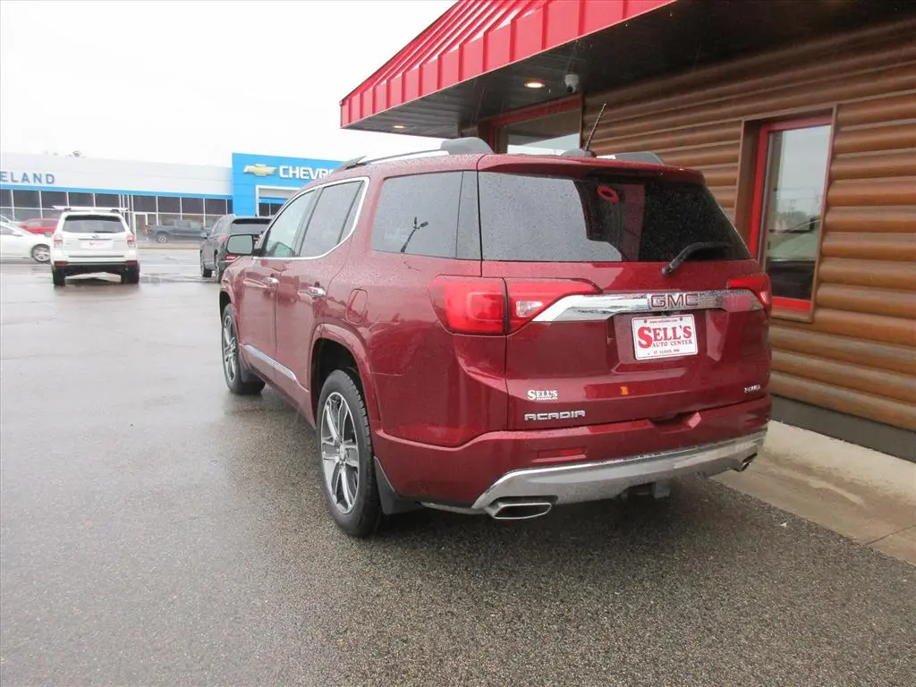 2017 GMC Acadia Denali AWD photo 5