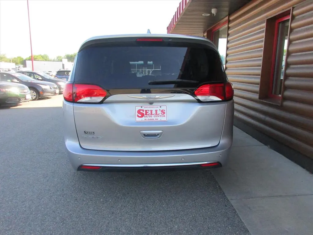 2018 Chrysler Pacifica Touring Plus photo 5