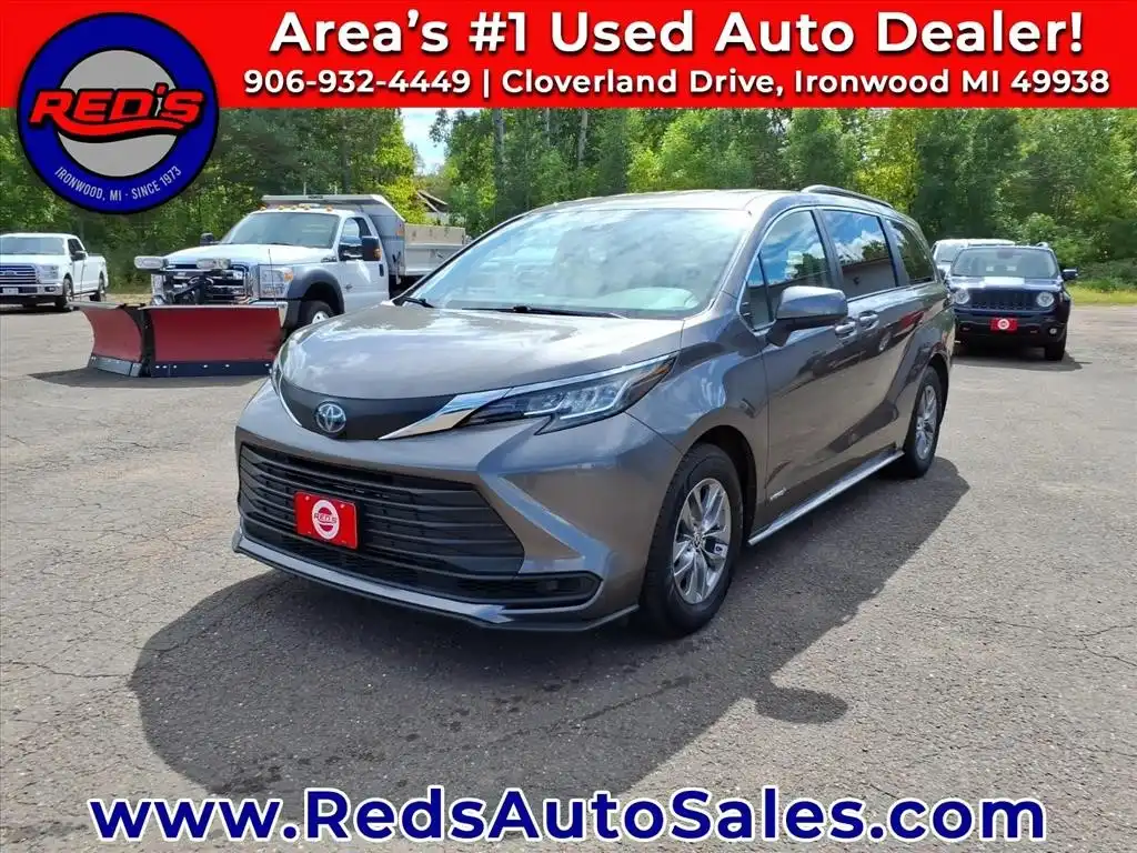 2021 Toyota Sienna LE 8-Passenger Hybrid AWD's photo