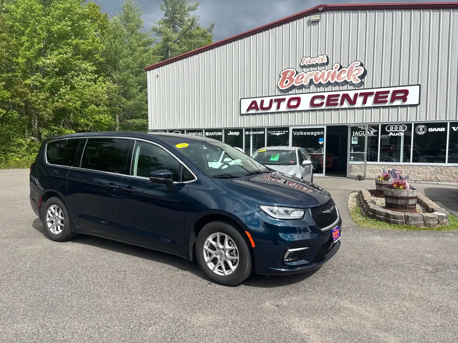 2023 Chrysler Pacifica Touring L's photo