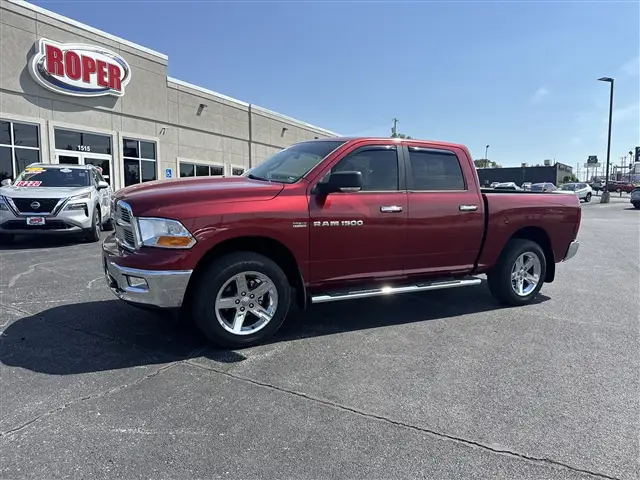 2012 RAM 1500 SLT 4WD Crew Cab photo 1