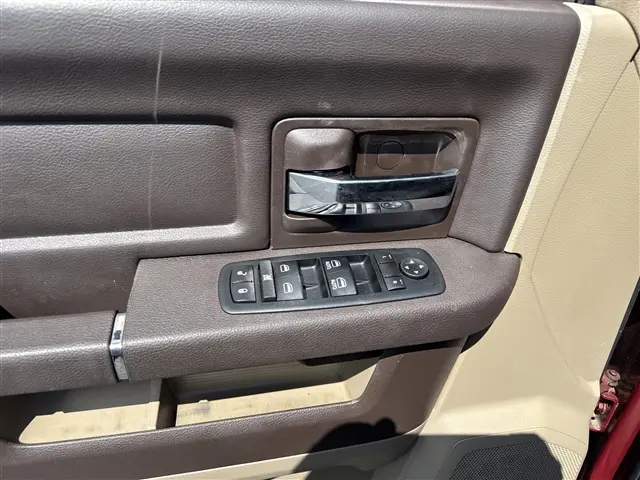 2012 RAM 1500 SLT 4WD Crew Cab photo 5
