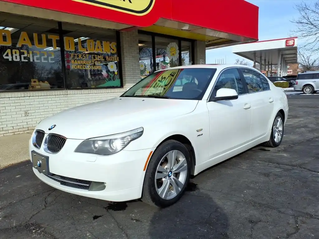 2010 BMW 5 Series 528i xDrive Sedan's photo