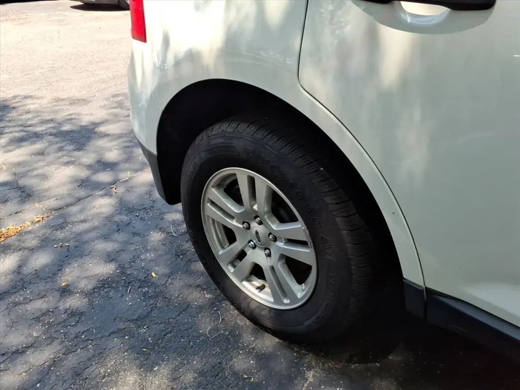 2012 Ford Edge SE photo 4