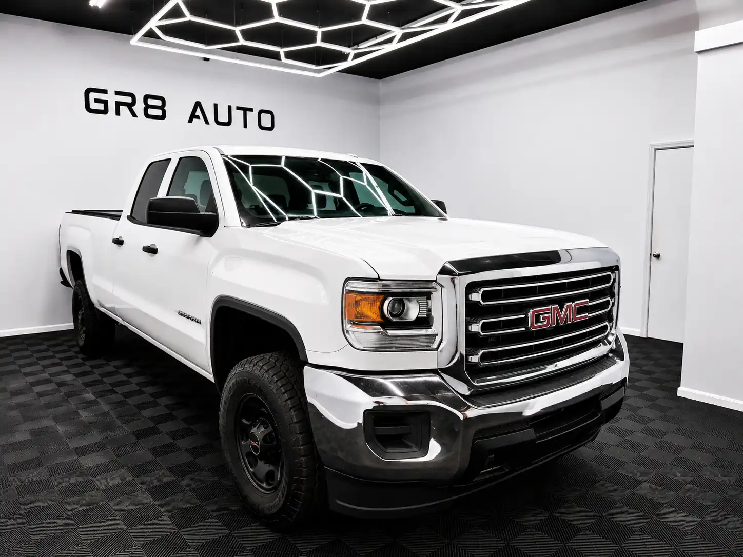 2015 GMC Sierra 4WD Double Cab Short Box's photo