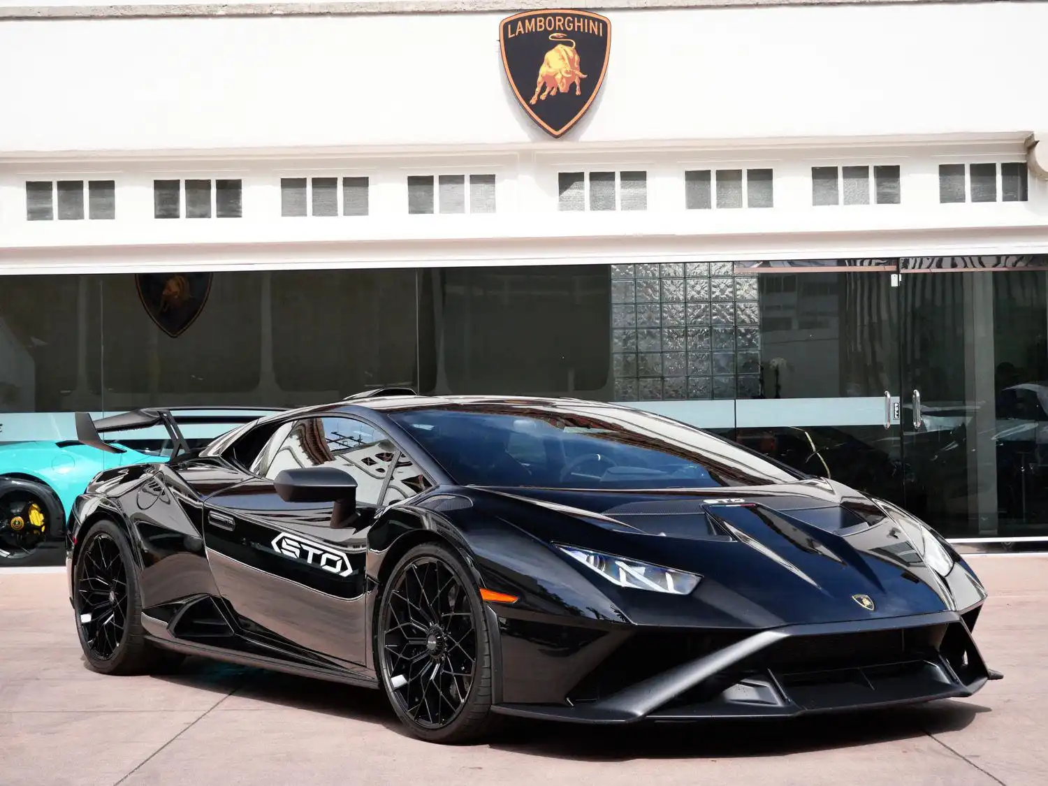 2023 Lamborghini Huracan STO Coupe's photo
