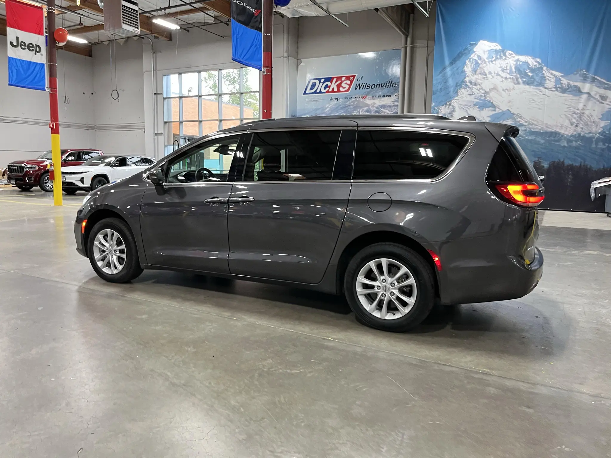 2021 Chrysler Pacifica Touring photo 3