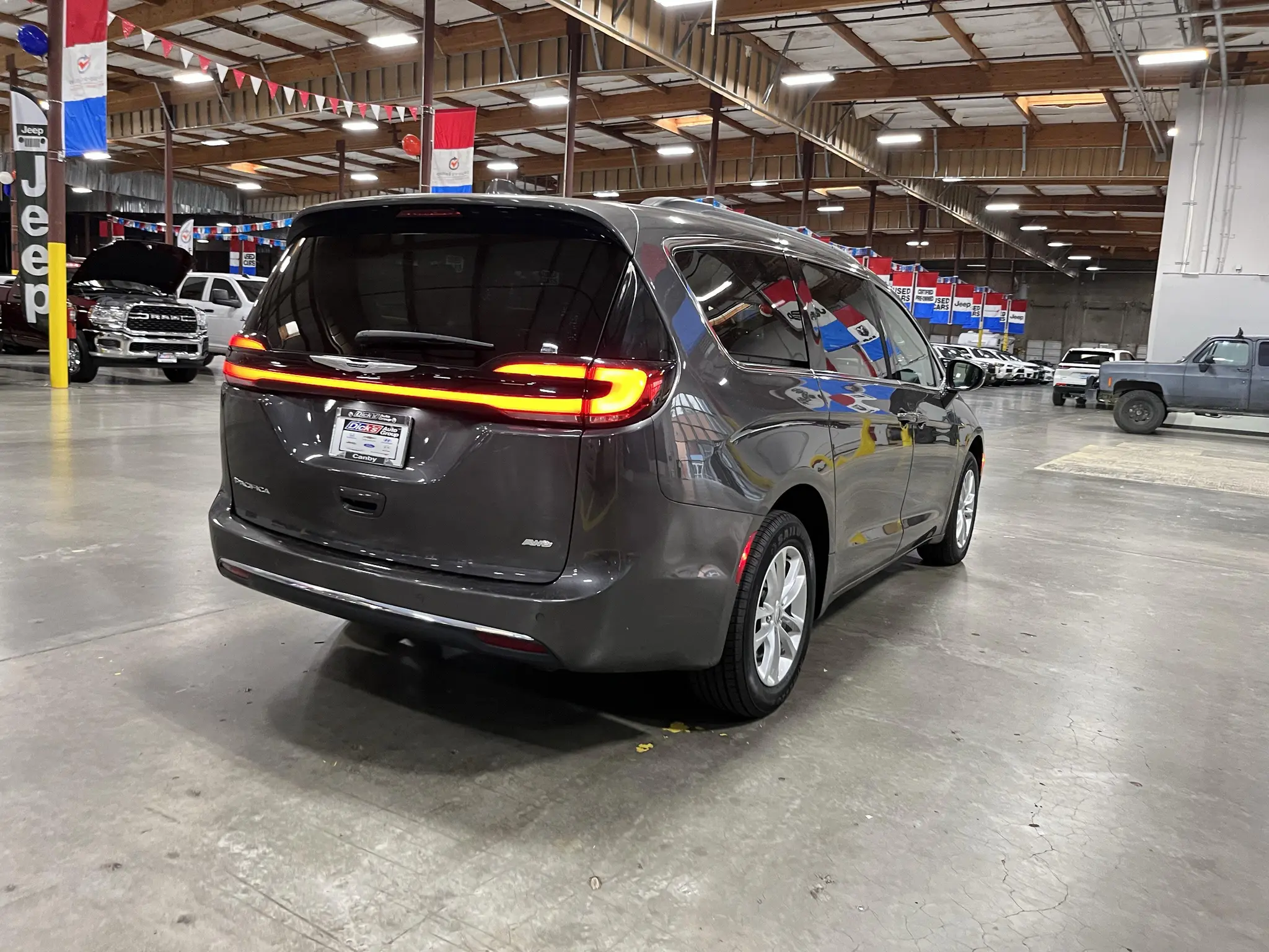 2021 Chrysler Pacifica Touring photo 5