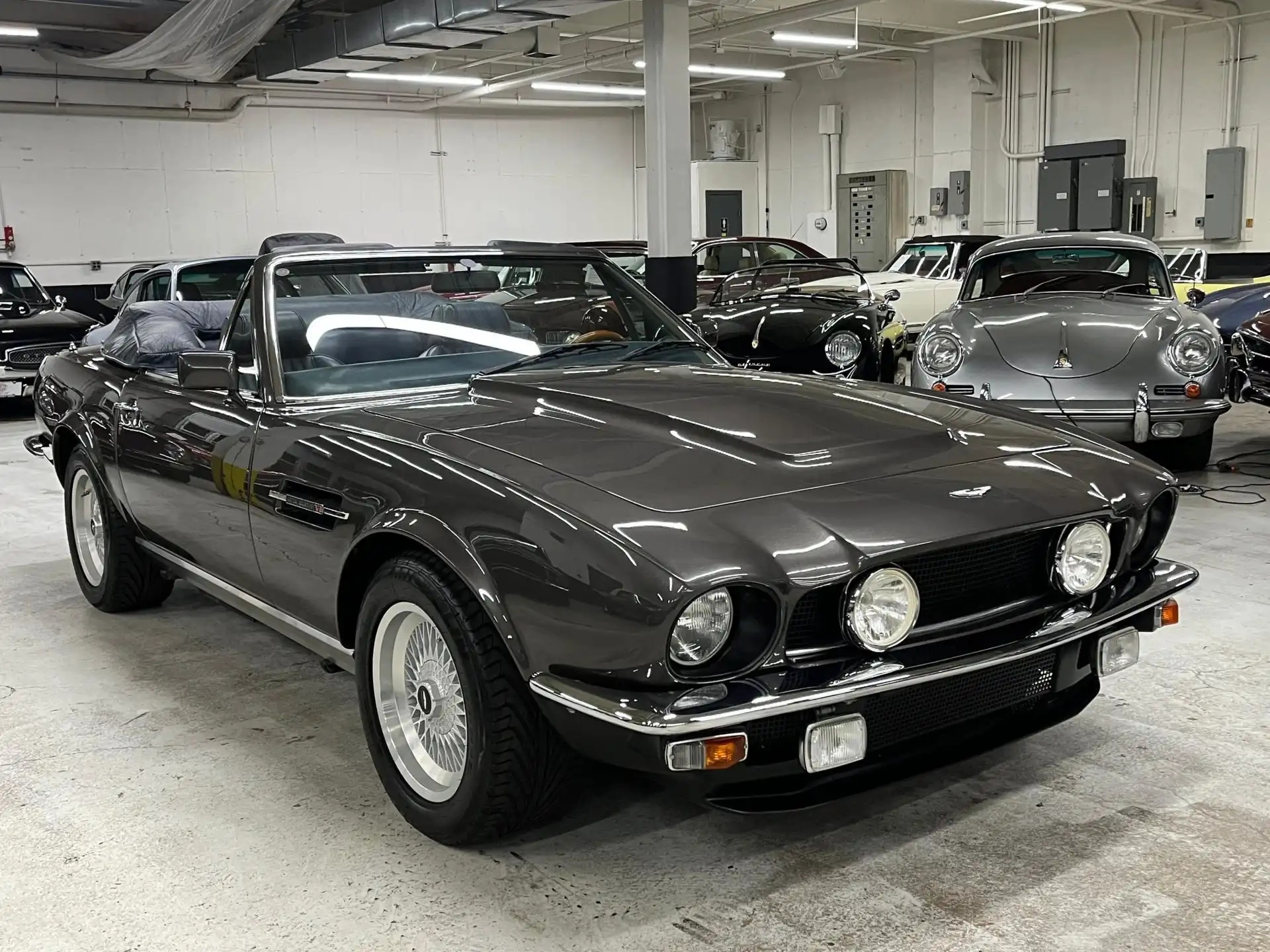 1989 Aston Martin V8 Vantage's photo