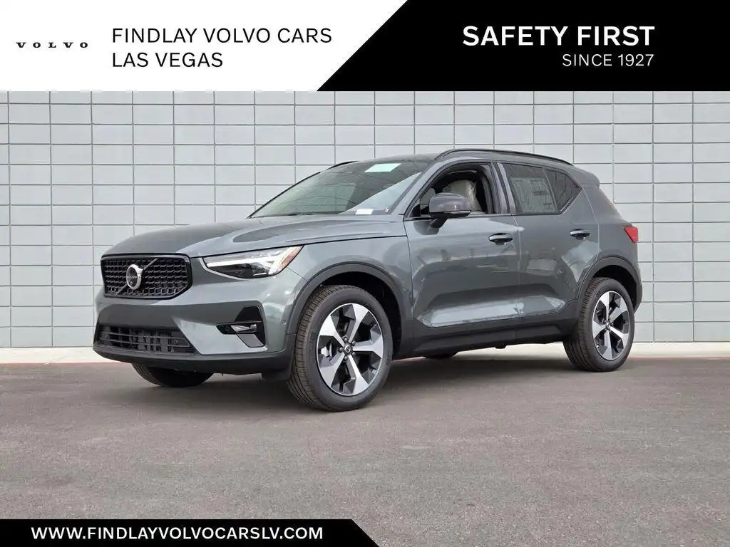 2026 Volvo XC40 B5 Plus Dark AWD's photo