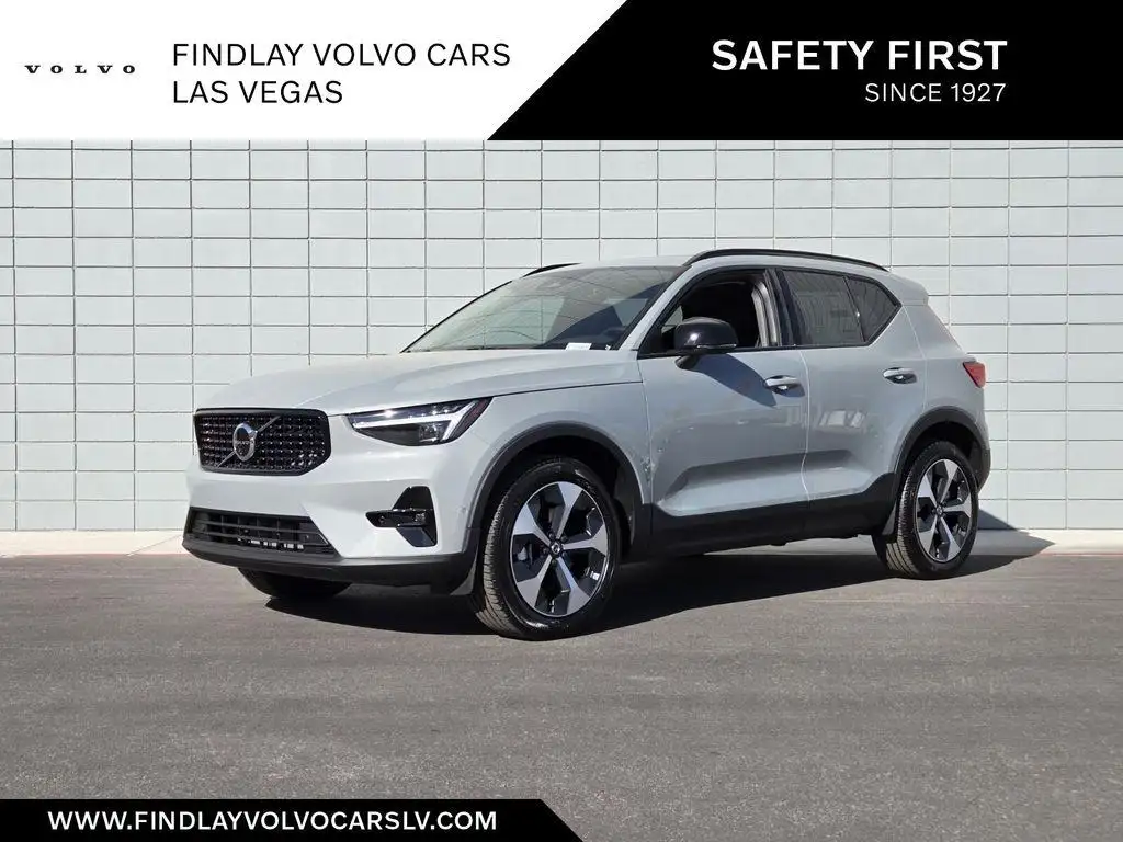 2026 Volvo XC40 B5 Plus Dark AWD's photo