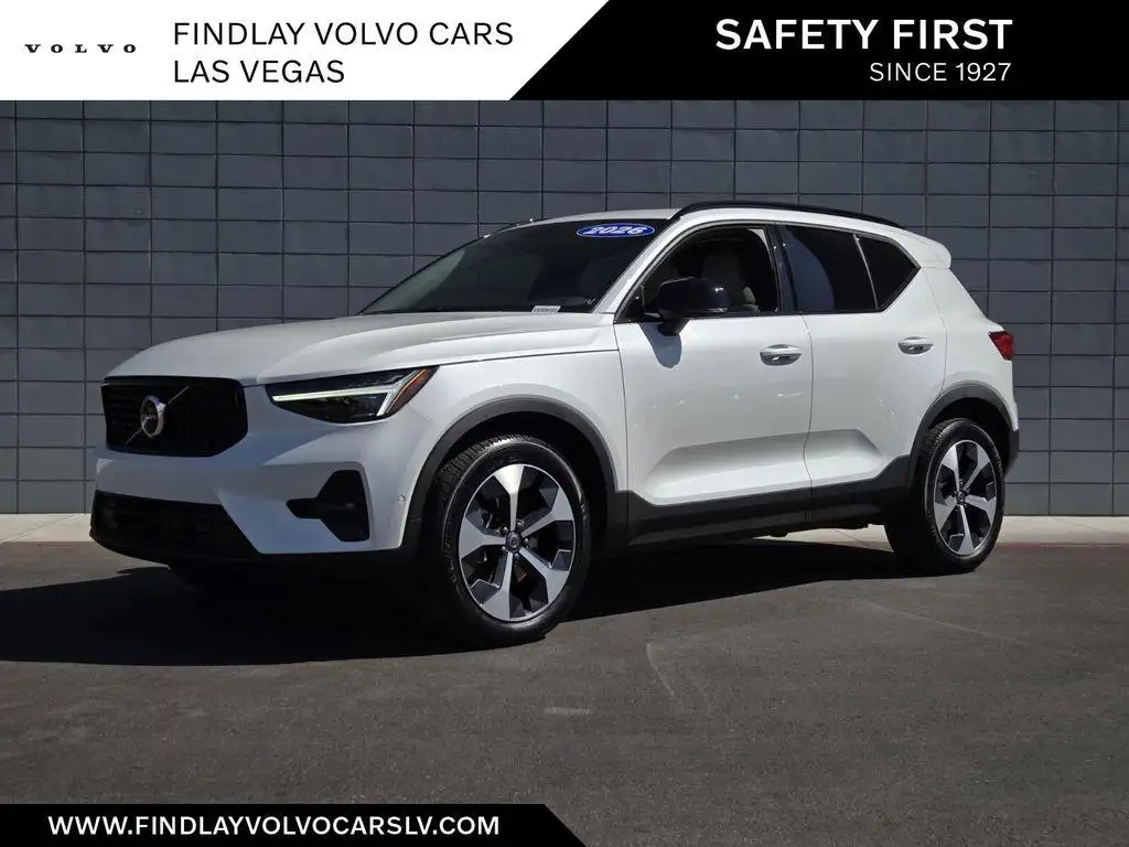 2026 Volvo XC40 B5 Plus Dark AWD's photo
