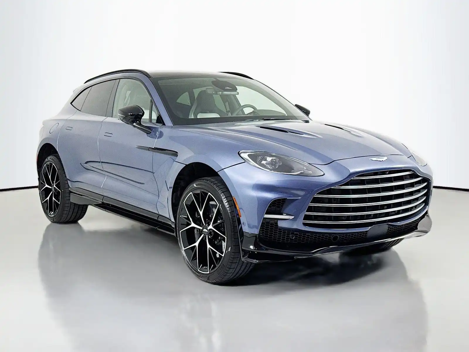 2026 Aston Martin DBX 4.0 V8 707 AWD's photo