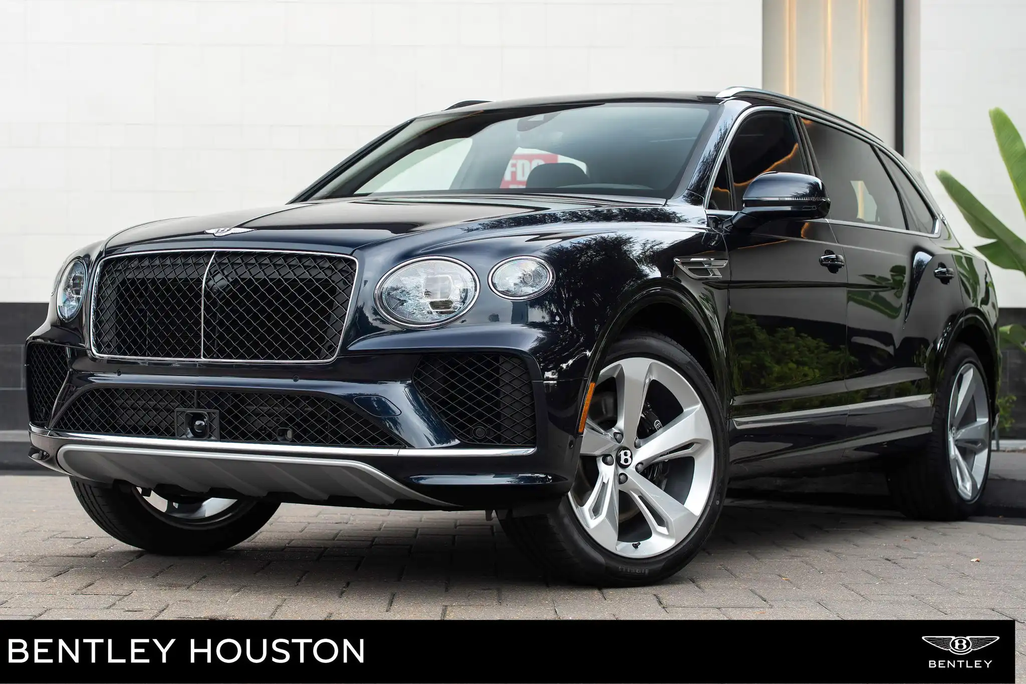2025 Bentley Bentayga EWB Mulliner's photo