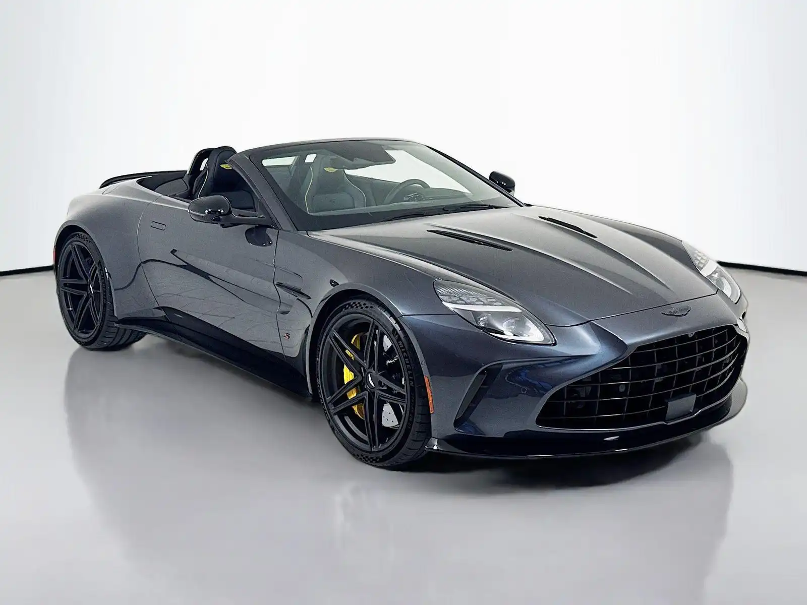 2026 Aston Martin Vantage 4.0 V8 Roadster's photo