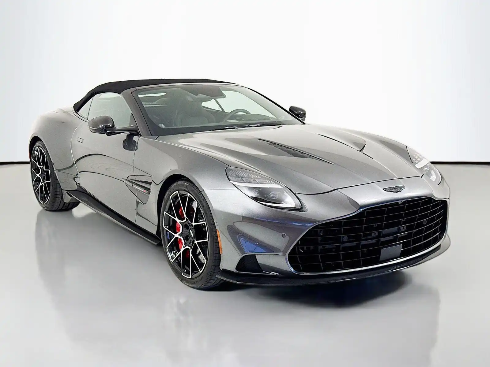 2026 Aston Martin Vanquish Volante's photo