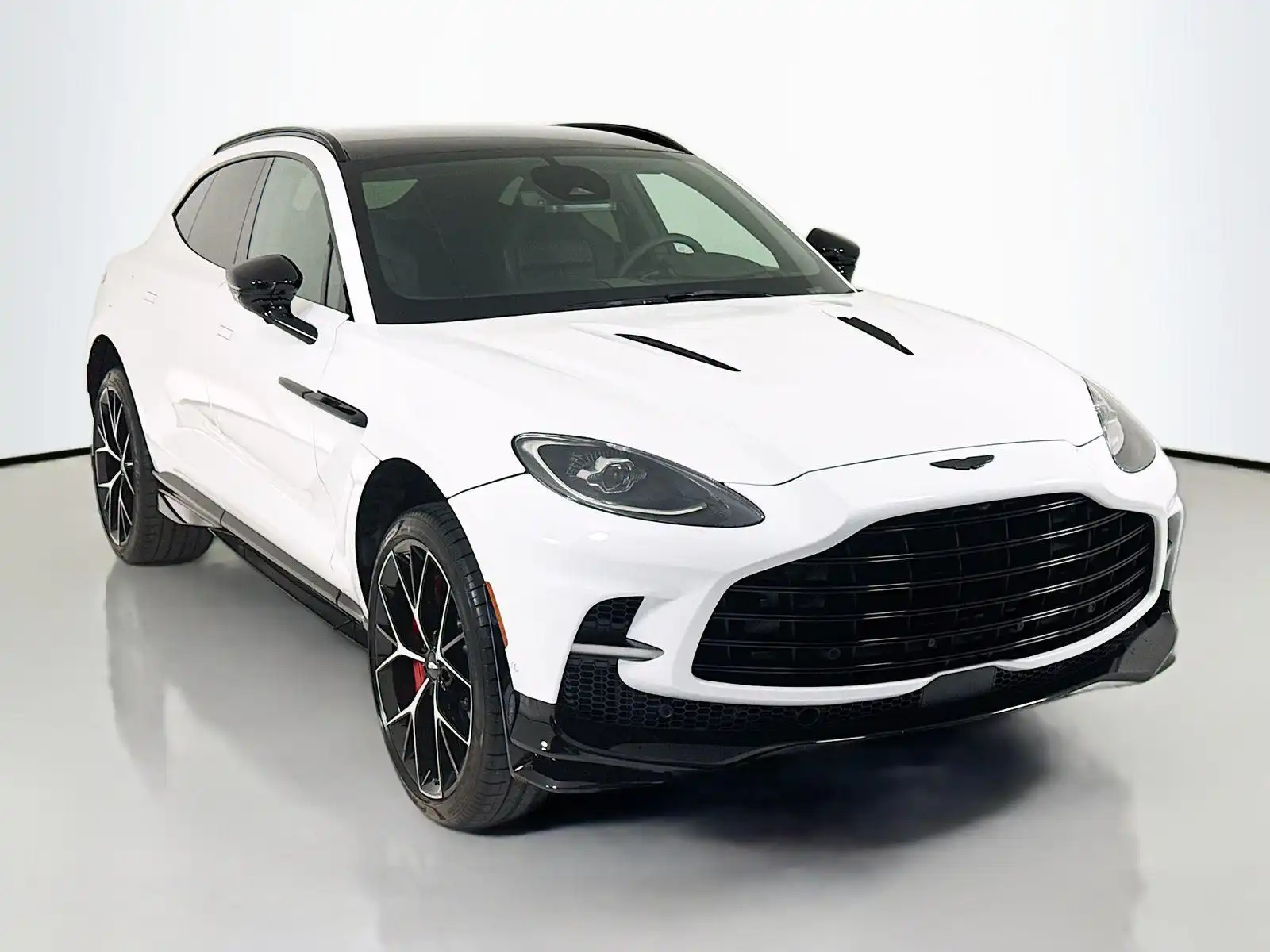 2026 Aston Martin DBX 4.0 V8 707 AWD's photo