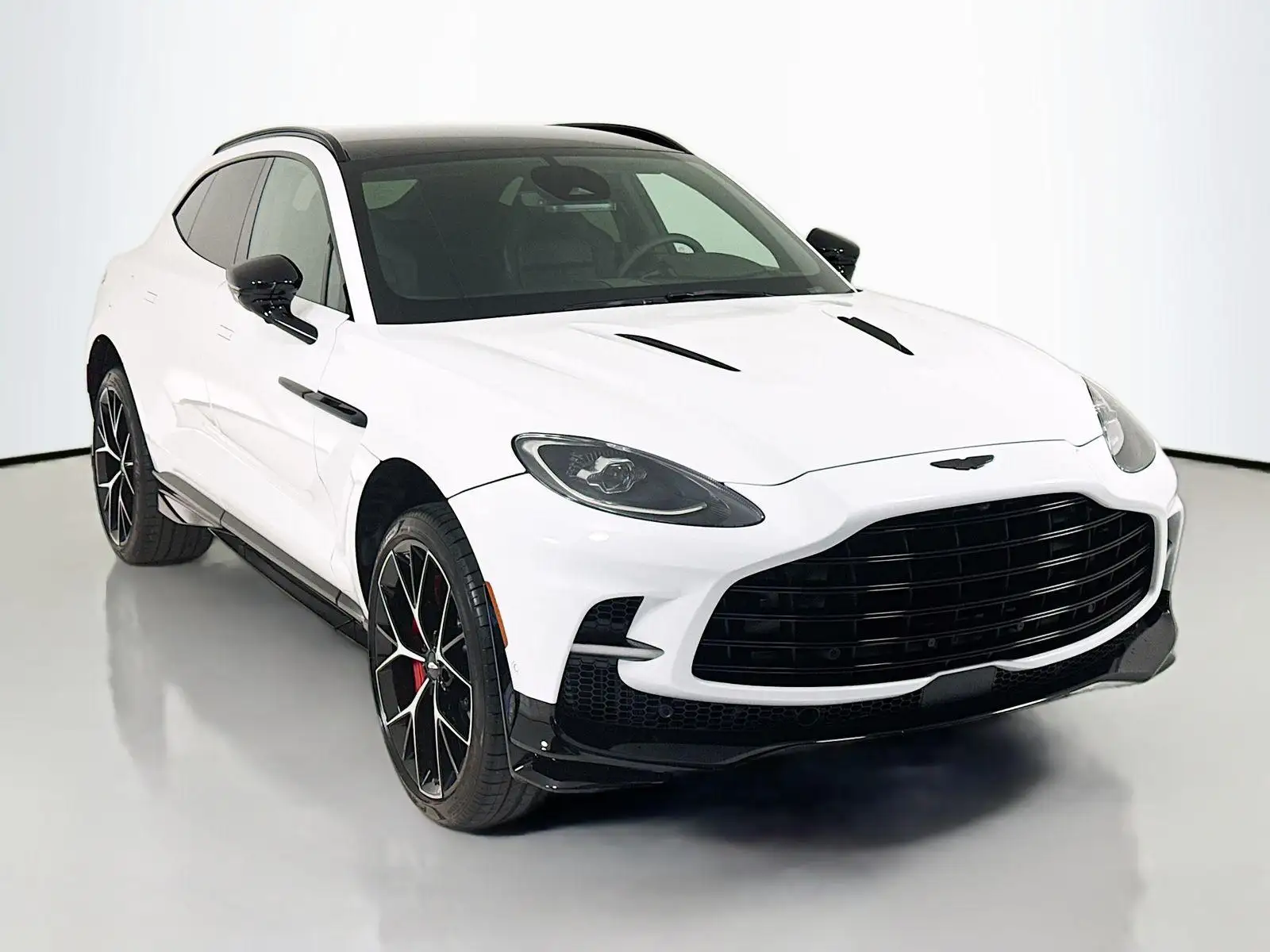 2026 Aston Martin DBX 4.0 V8 707 AWD's photo