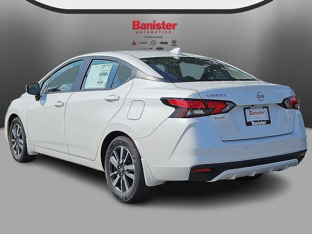 2025 Nissan Versa 1.6 SV CVT photo 4