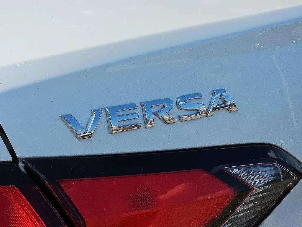 2025 Nissan Versa 1.6 SV CVT photo 5