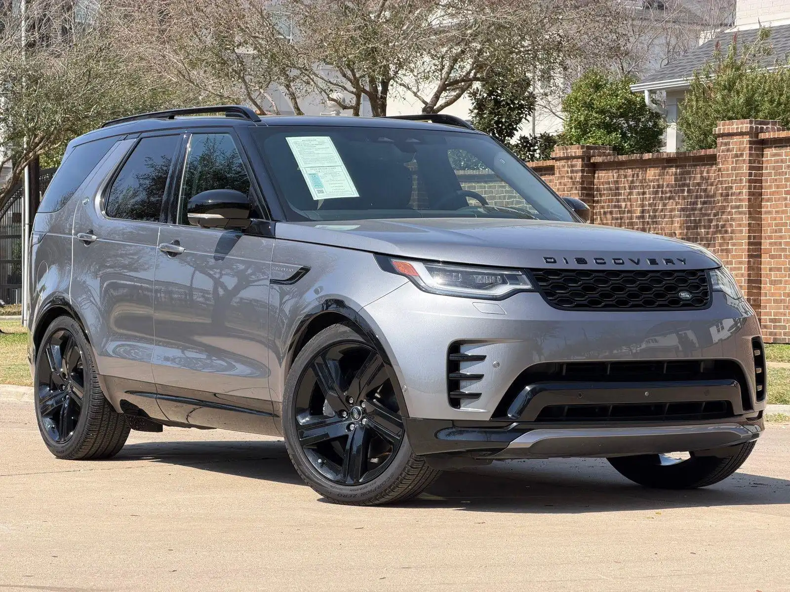 2024 Land Rover Discovery P360 Dynamic SE's photo