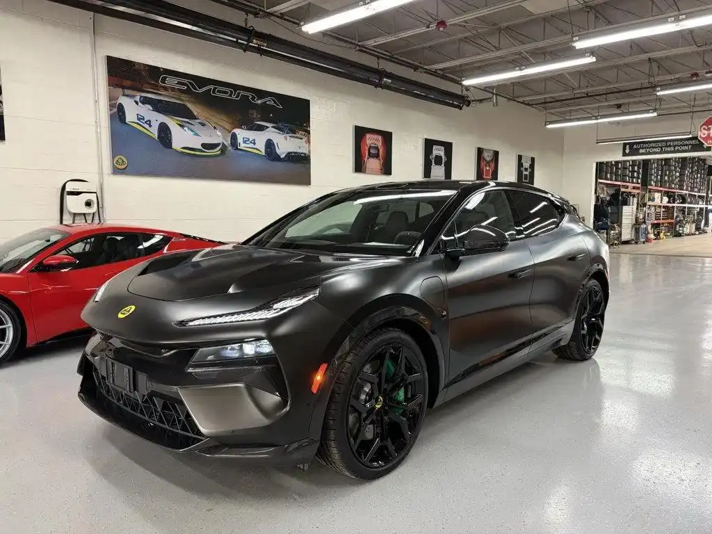 2025 Lotus Eletre Carbon's photo