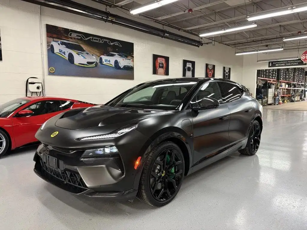 2025 Lotus Eletre Carbon's photo
