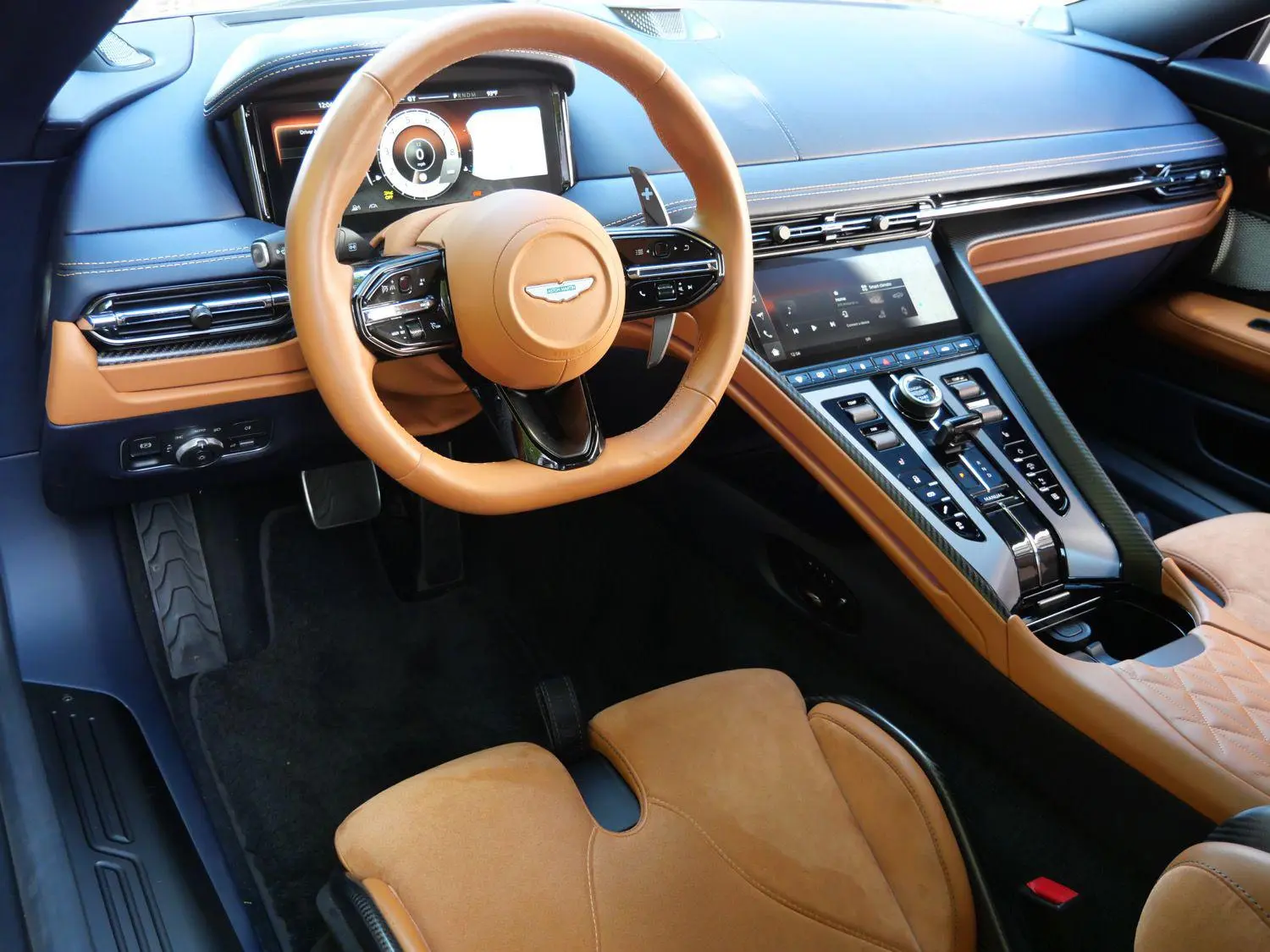 2024 Aston Martin DB12 Coupe photo 3