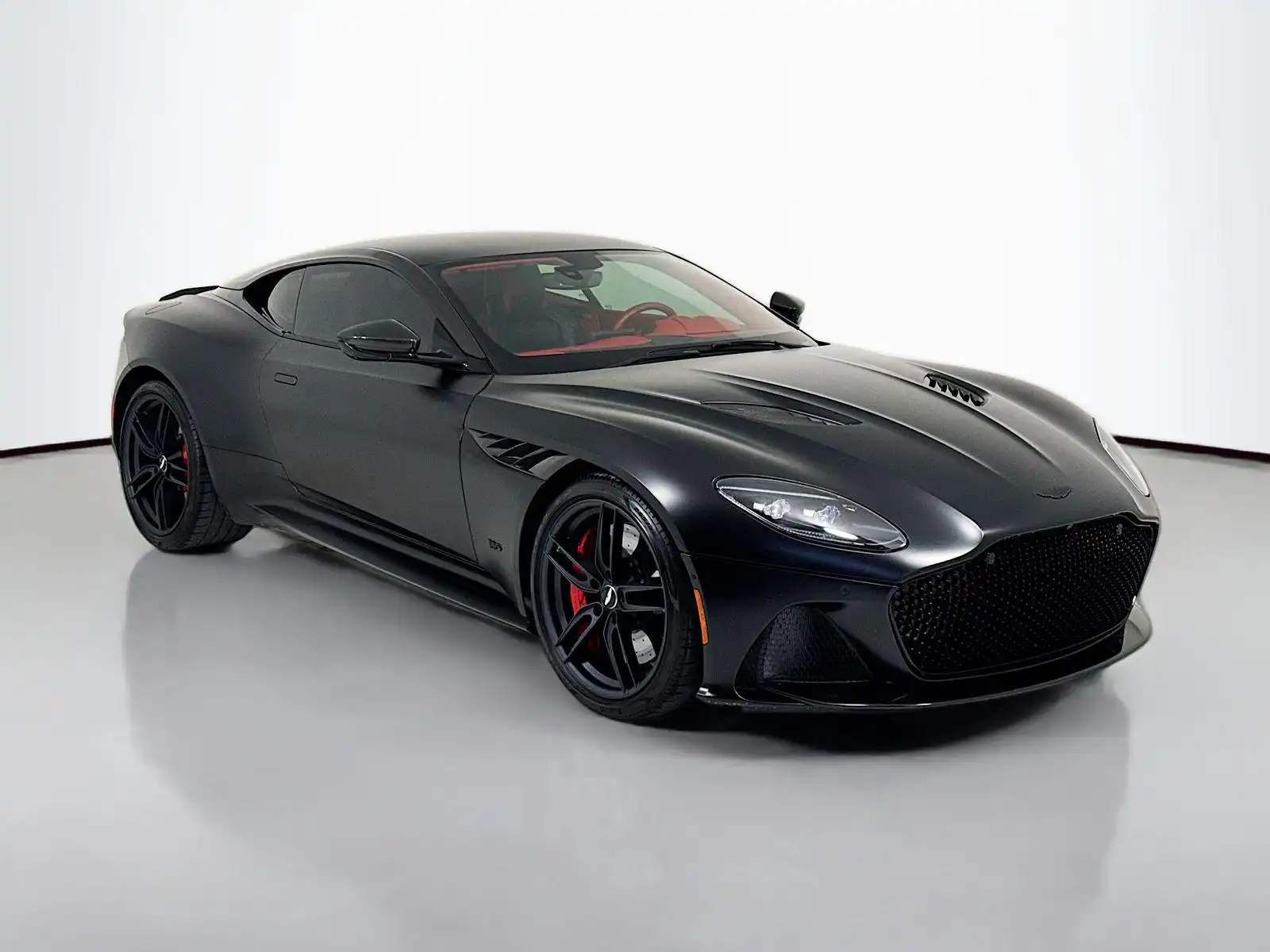 2023 Aston Martin DBS 5.2 V12's photo