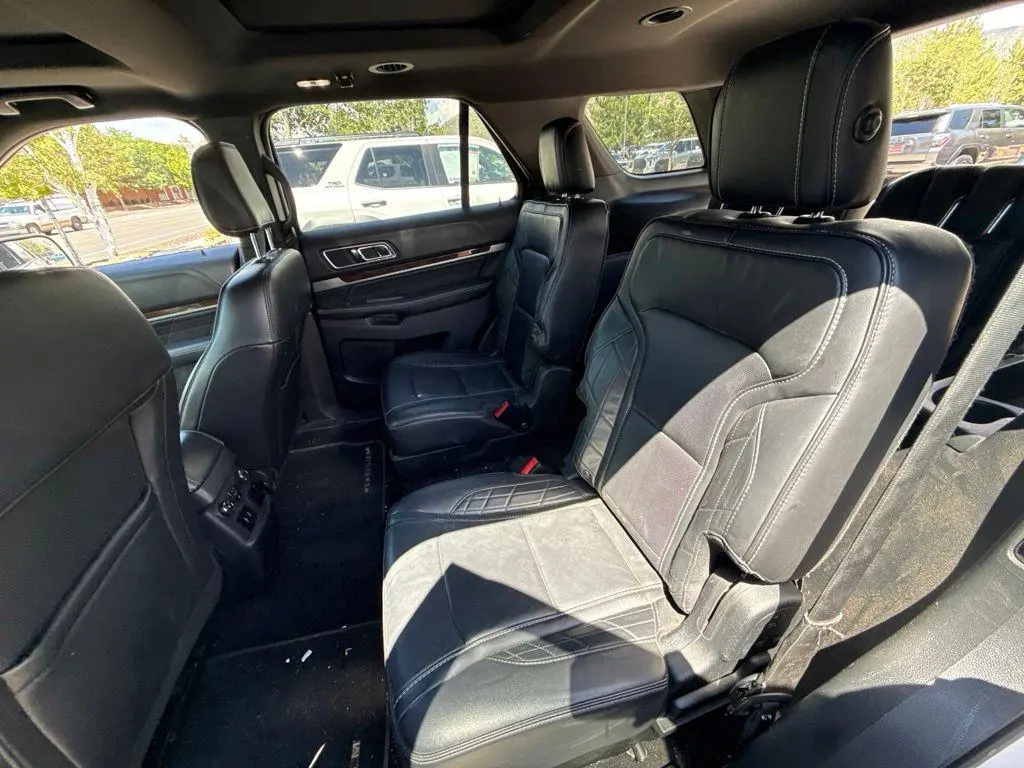 2019 Ford Explorer Platinum 4WD photo 4