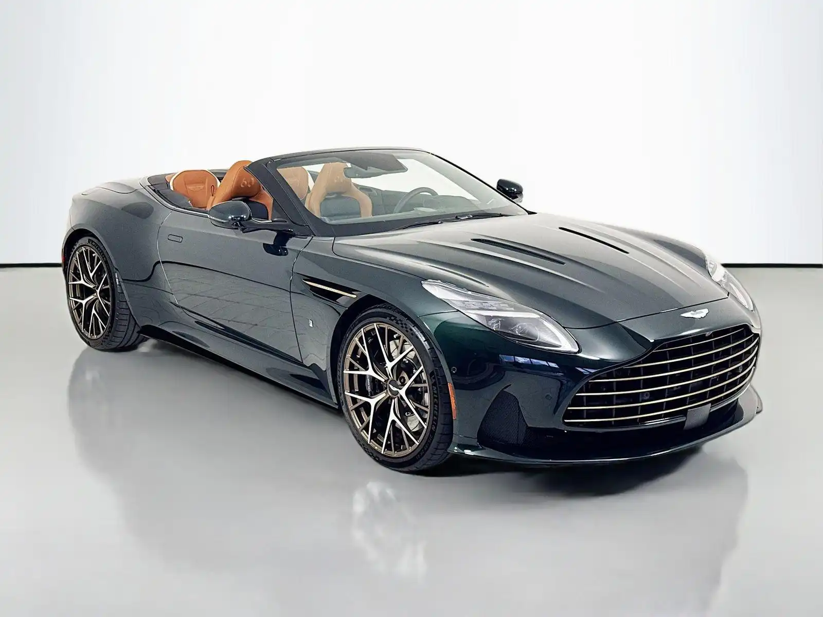 2026 Aston Martin DB12 Volante's photo
