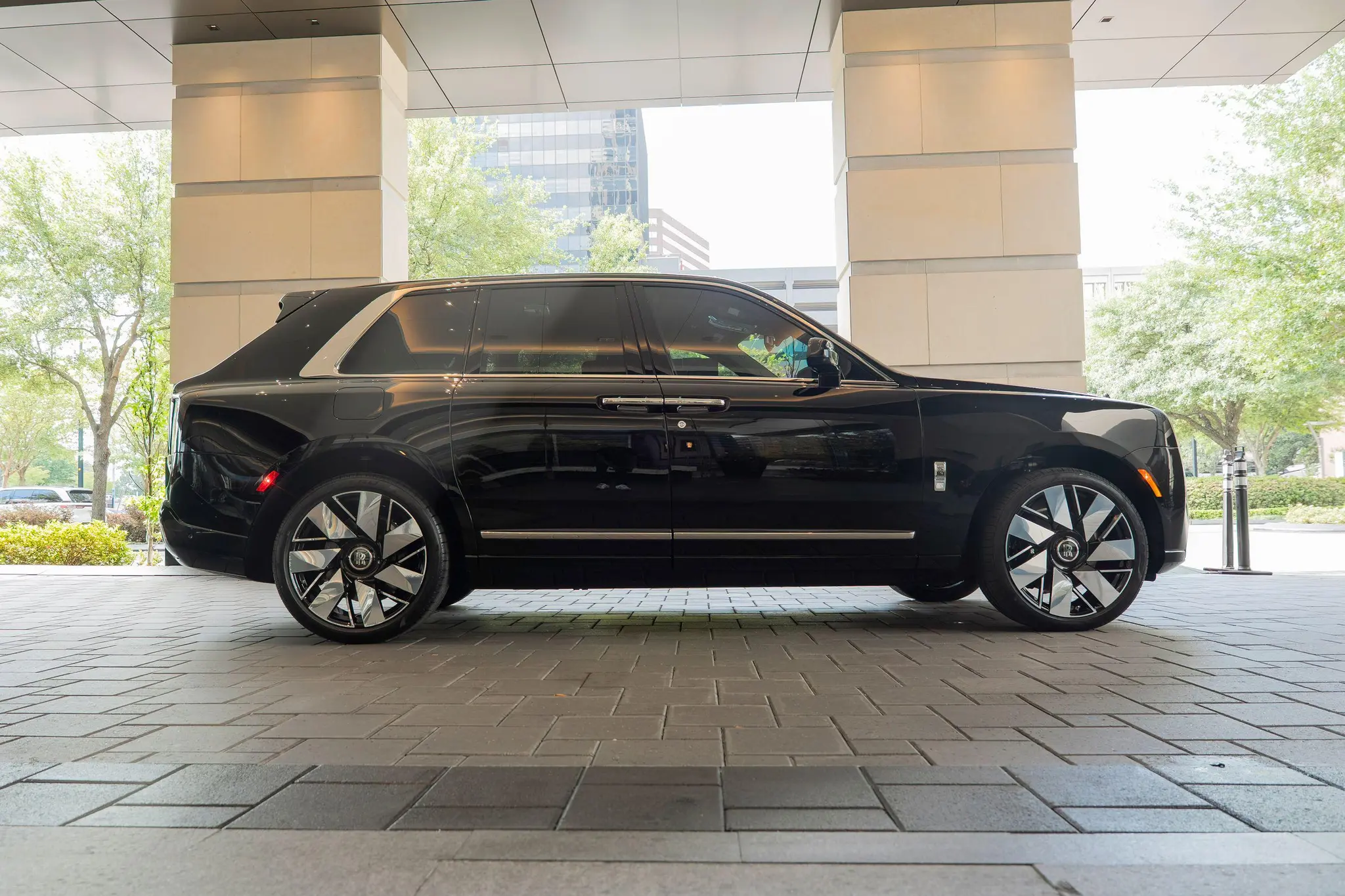 2026 Rolls-Royce Cullinan Base photo 5