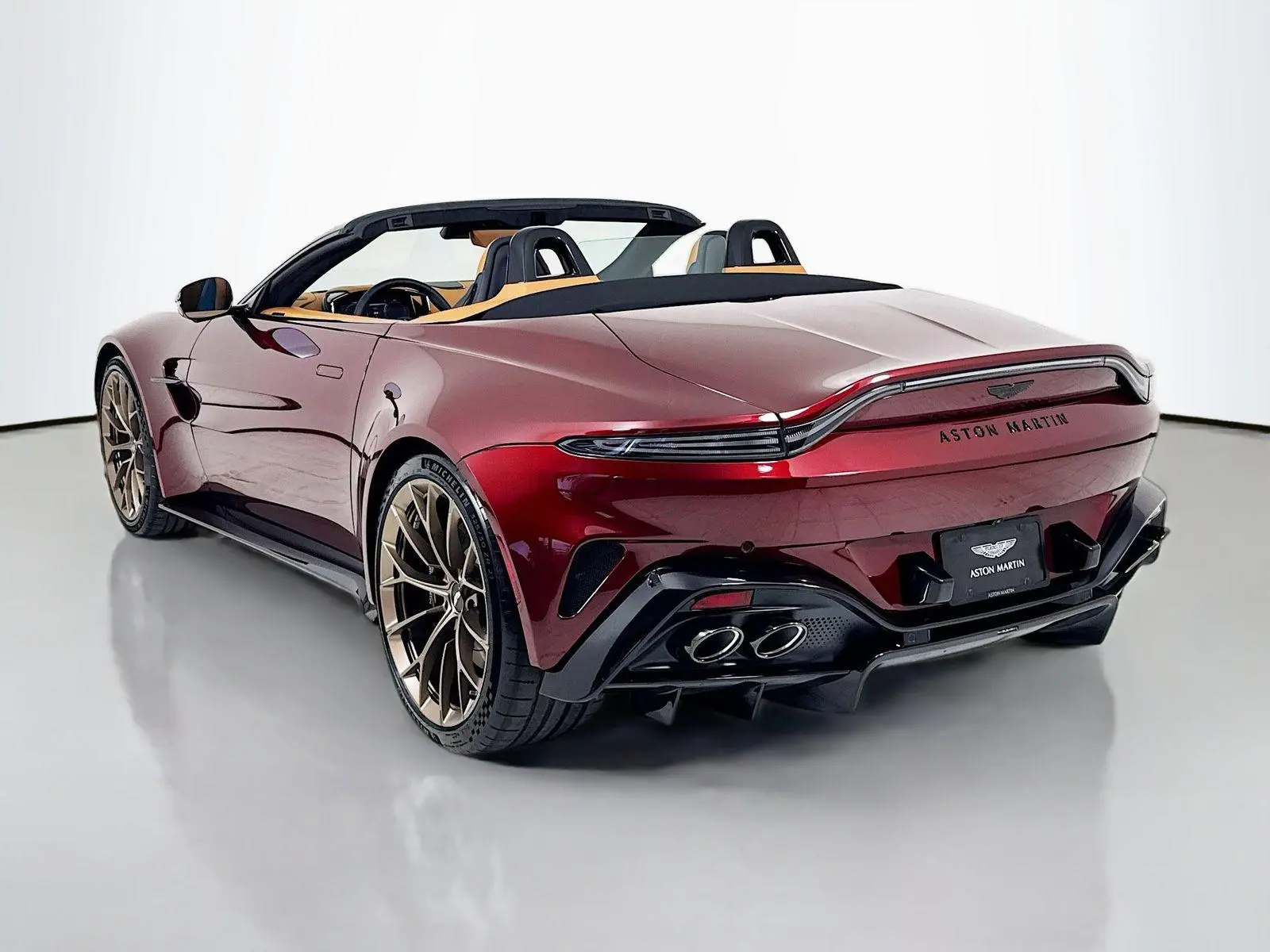 2026 Aston Martin Vantage undefined photo 5