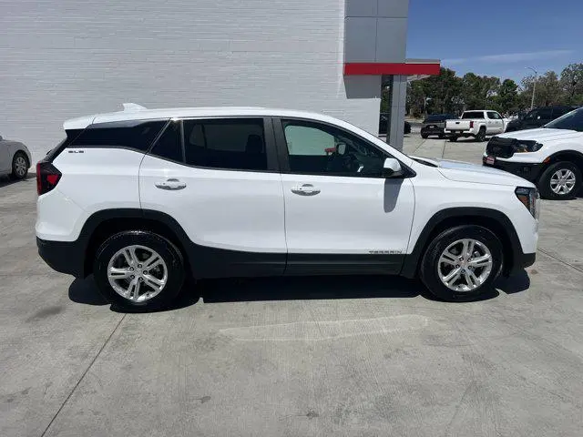 2024 GMC Terrain SLE AWD photo 5