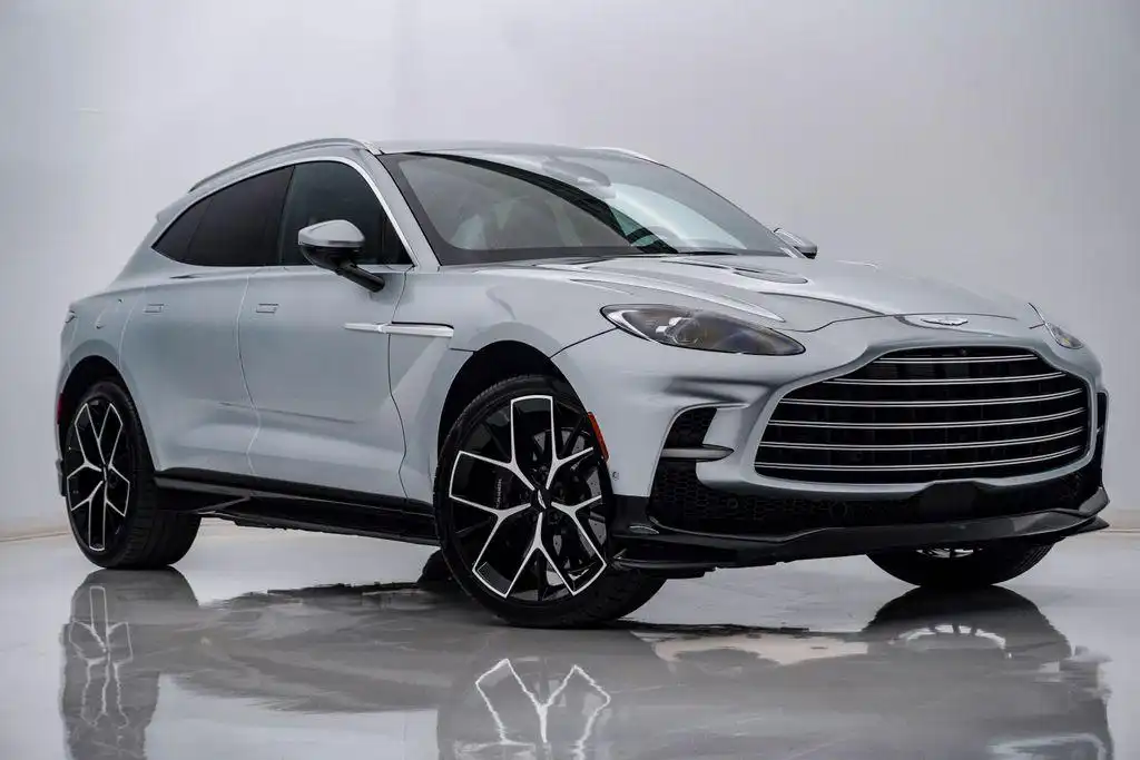 2026 Aston Martin DBX 4.0 V8 707 AWD's photo