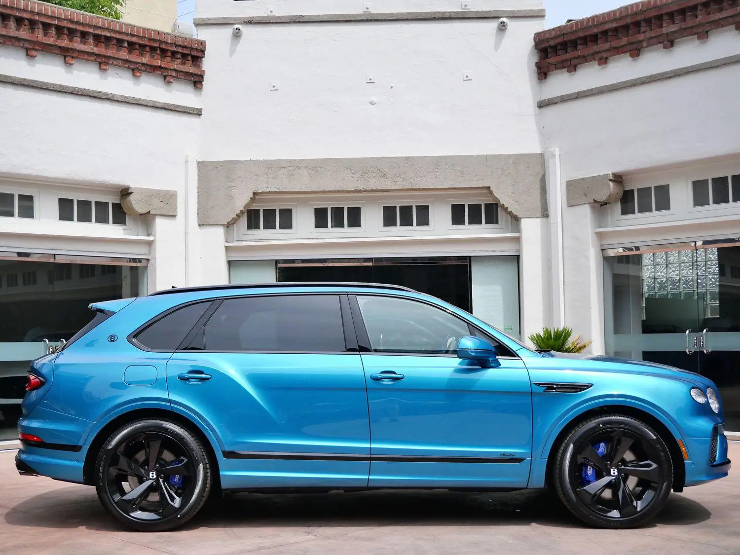2026 Bentley Bentayga EWB Azure photo 5