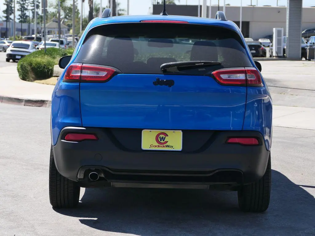 2017 Jeep Cherokee Sport Altitude photo 4