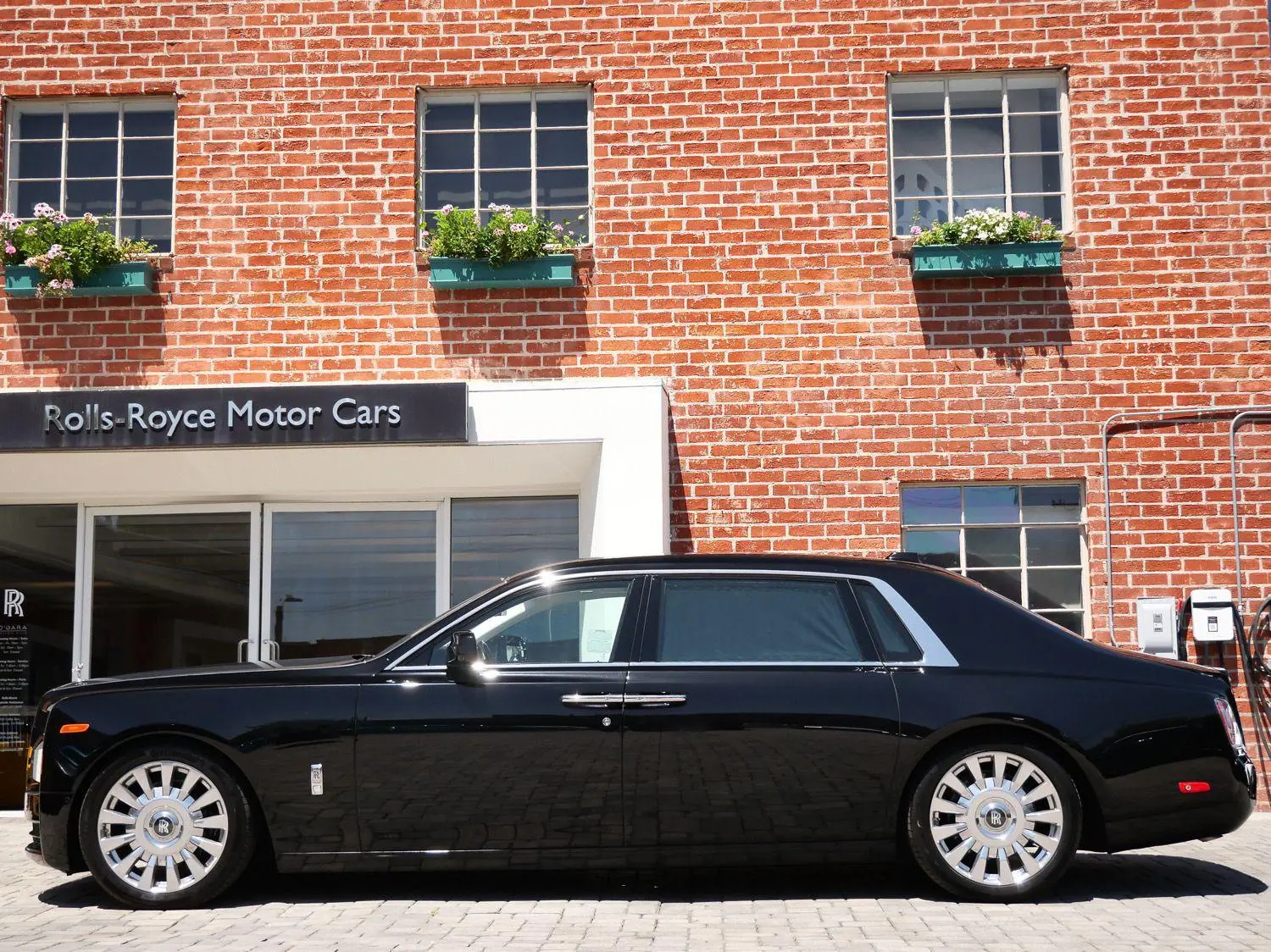 2022 Rolls-Royce Phantom EWB photo 3
