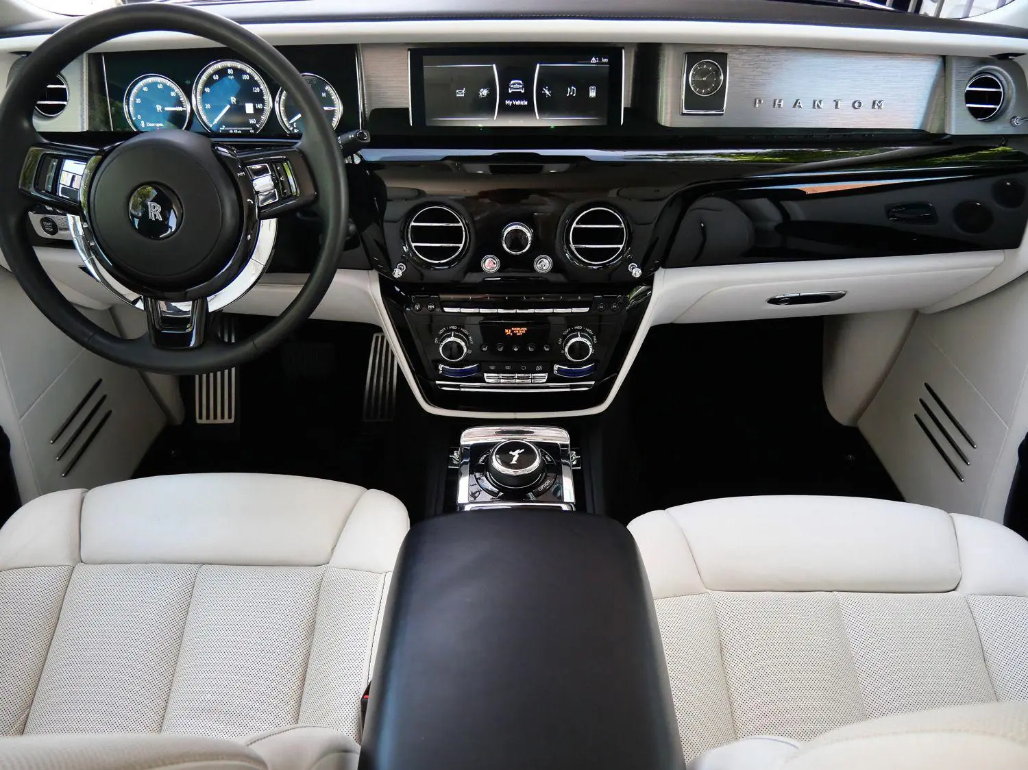 2022 Rolls-Royce Phantom EWB photo 4