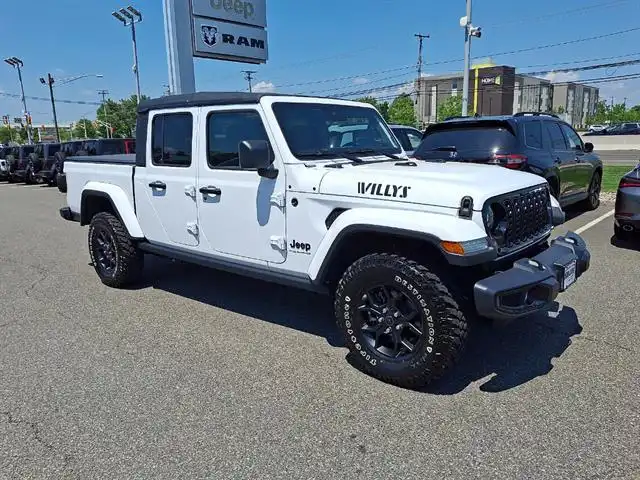 2025 Jeep Gladiator Willys Auto's photo