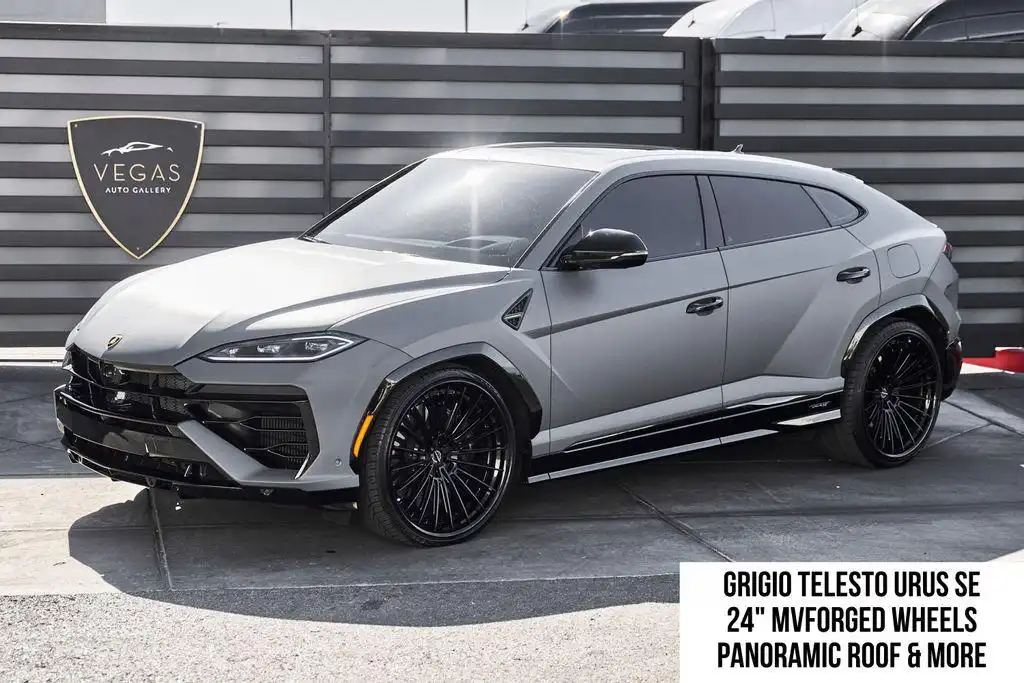 2025 Lamborghini Urus 4.0 V8 PHEV SE's photo
