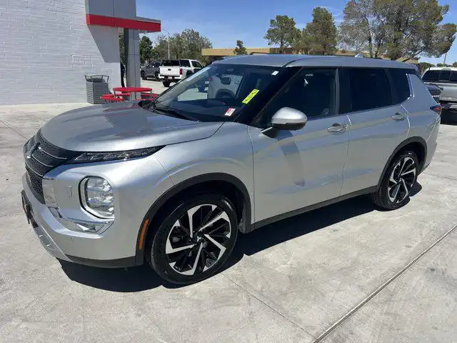 2024 Mitsubishi Outlander SE S-AWC's photo